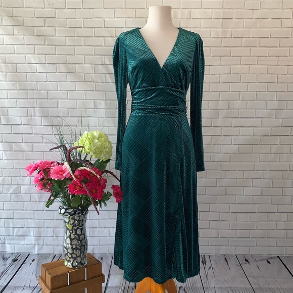 Ali & Jay I'm Nominated Teal Velvet  Midi Dress M - Picture 6 of 13